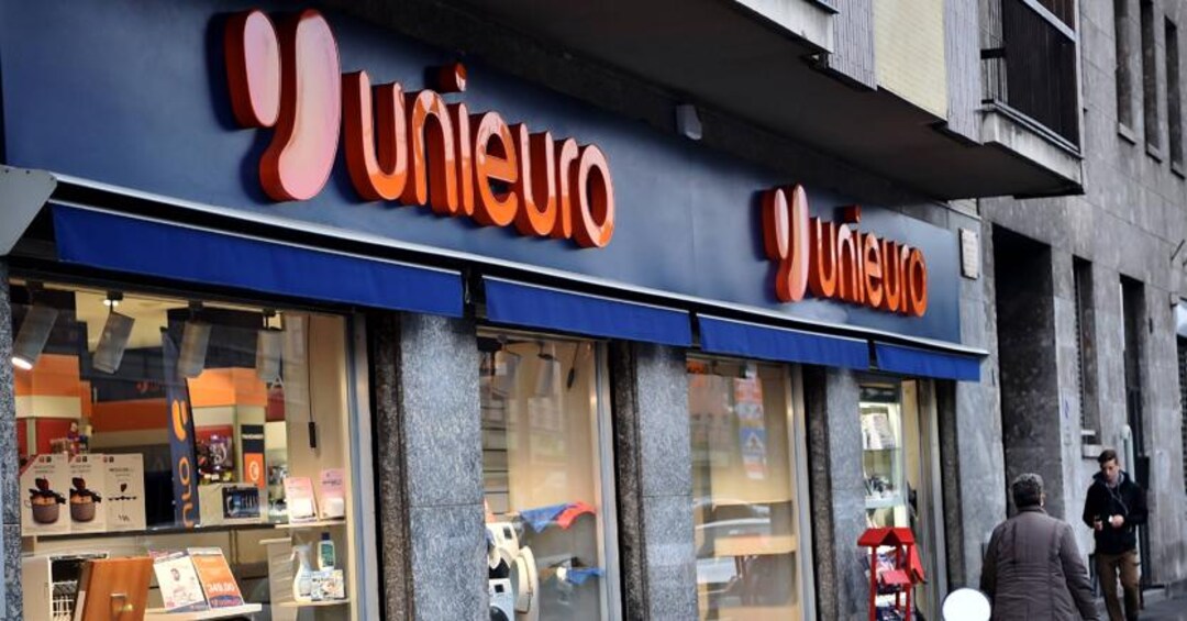 Borsa cheap unieuro oggi